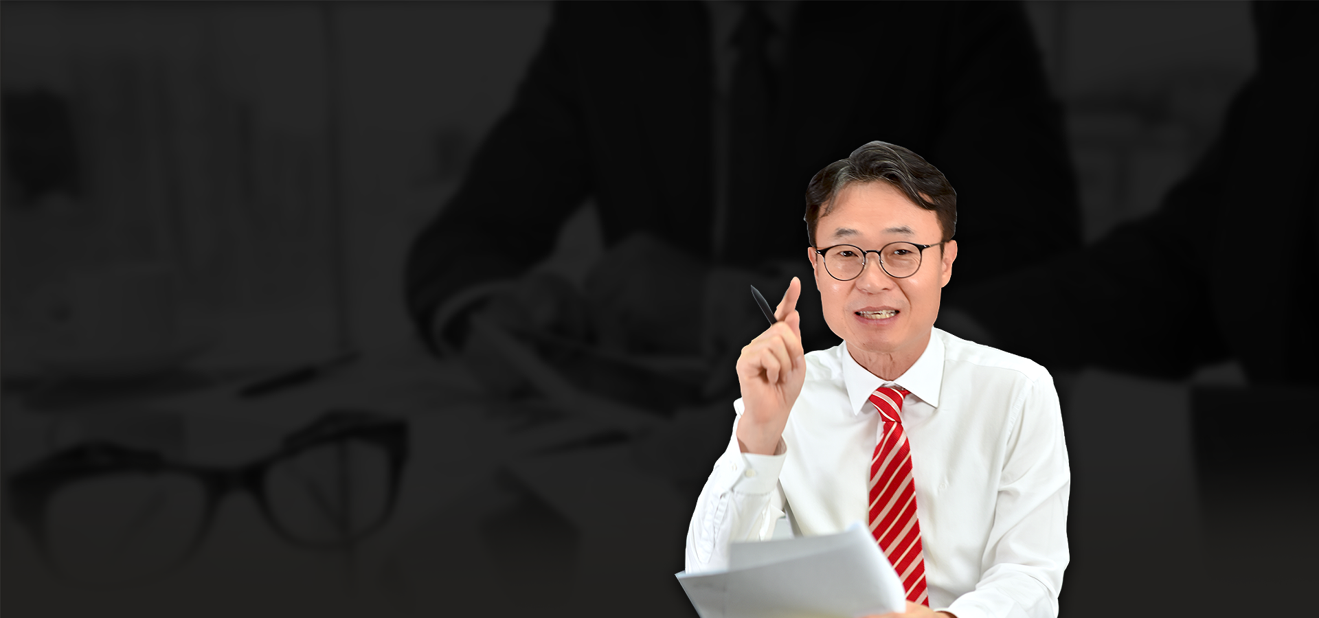 상담 중인 김웅 대표변호사